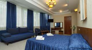 Гостиница Ренессанс Алушта Двухместный номер Делюкс с 2 отдельными кроватями-6